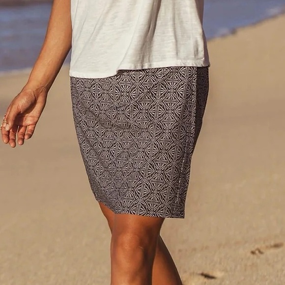 Ripskirt Hawaii Dresses & Skirts - Ripskirt Wrap Skirt Length 2 - Black Pearl Batik print - Size M